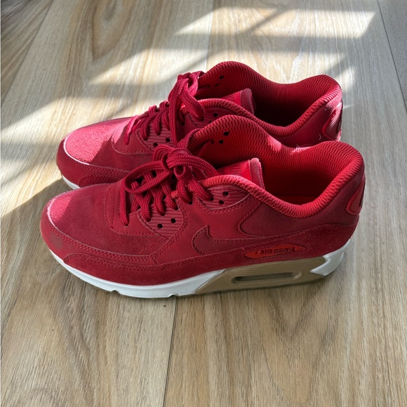 Nike - Women’s Air Max 90 Suede Trainers With Gum Sole - Red - Size 6.5 - Picture 2 of 9